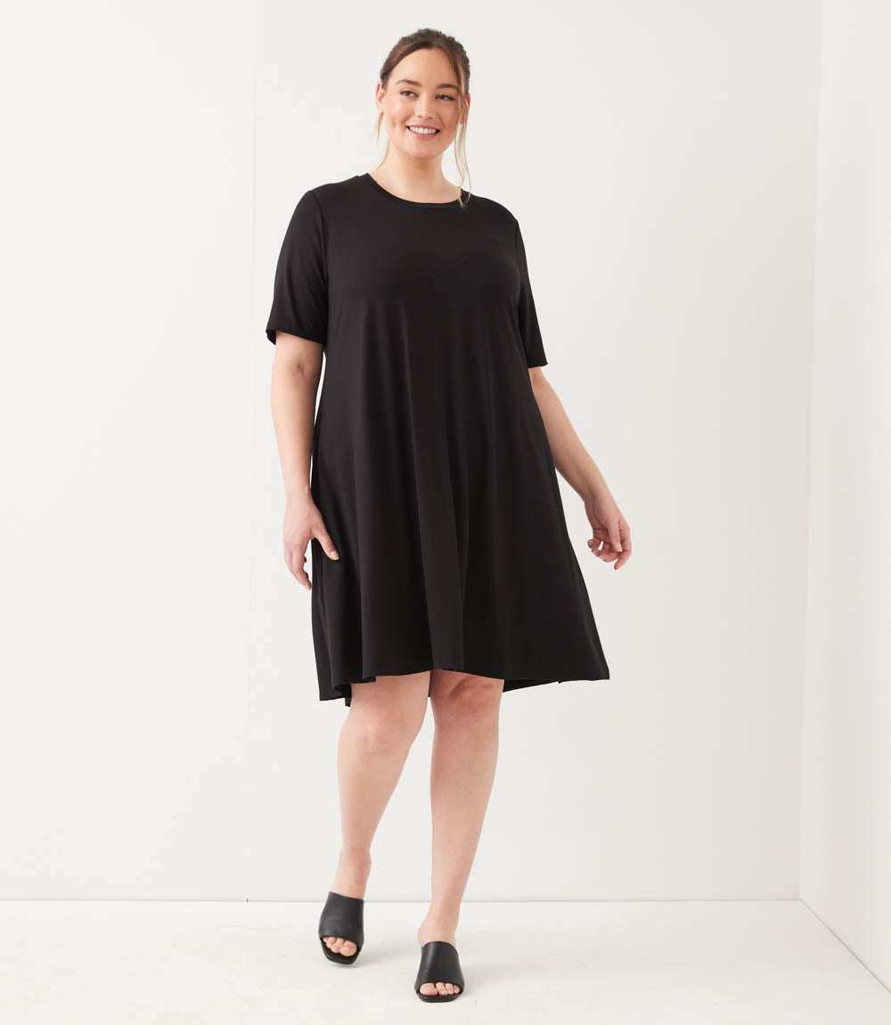 Plus Size Short Sleeve A-Line Dress - Black