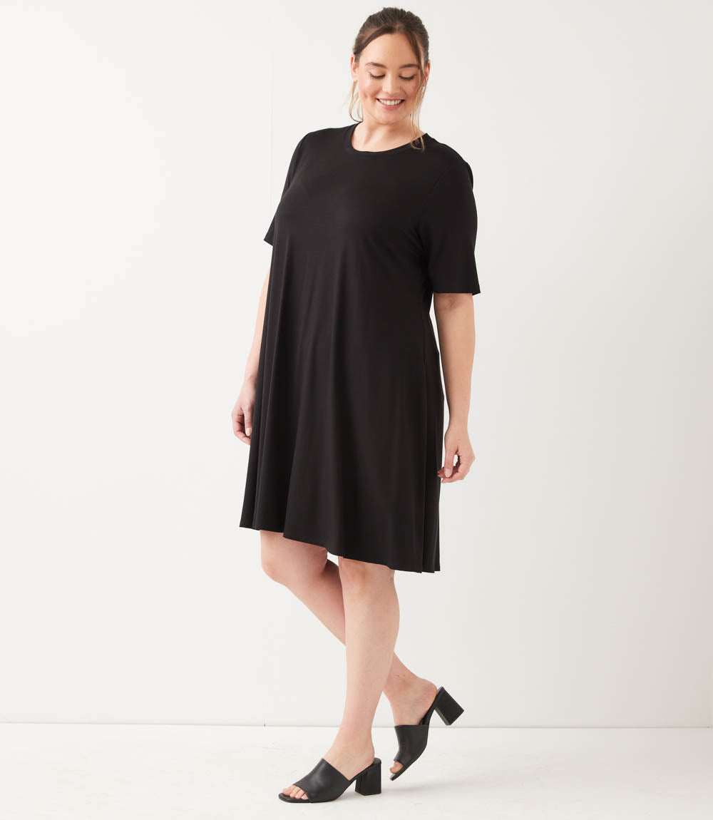 Plus Size Short Sleeve A-Line Dress - Black